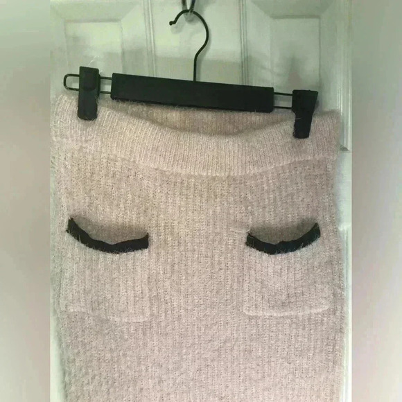 Pink mini skirt fuzzy sweater material size small - Picture 5 of 14